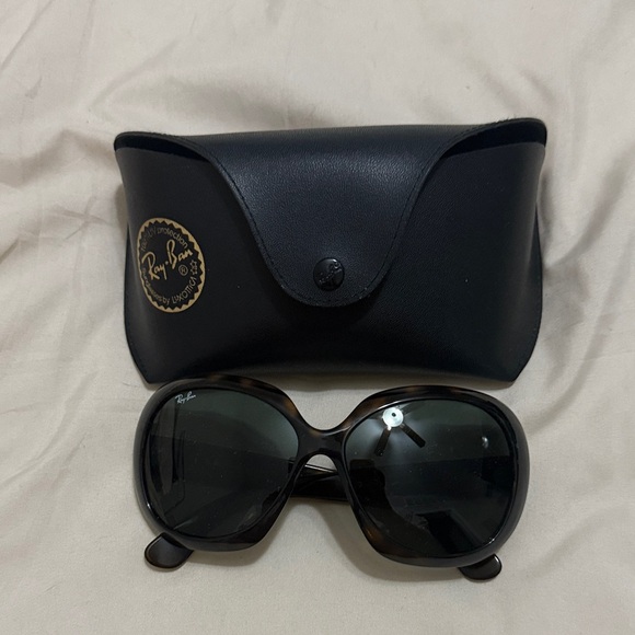 Ray-Ban Women's Sunglasses with Black Frame - Picture 1 of 2